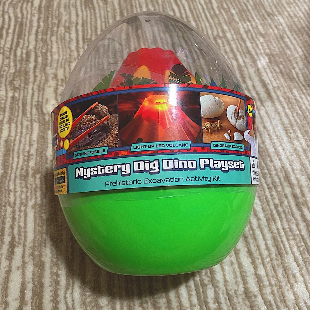 Ryan’s Lab Mystery Dig Dino Playset.